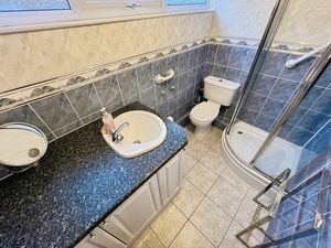 En suite- click for photo gallery